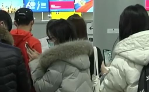 Китай: пара "бросила" детей в аэропорту из-за лихорадки