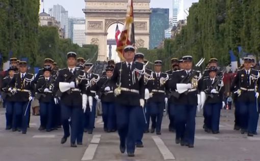 20 генералов предупредили о гражданской войне во Франции
