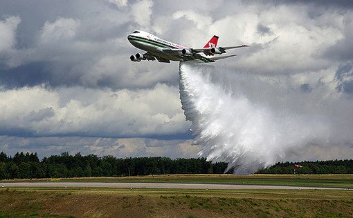 Крупнейший в мире пожарный самолет мчится в Израиль