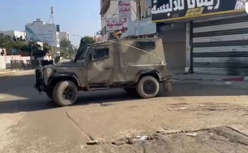 Десятки единиц оружия выпали из грузовика ЦАХАЛа и остались на дороге
