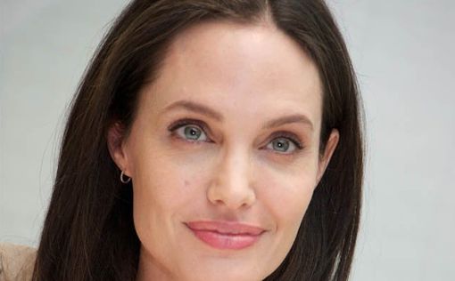 Анджелина Джоли рассказала о параличе лица