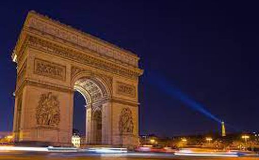 Франция: флаг ЕС снят с Триумфальной арки