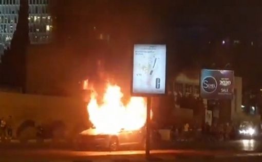 Тель-Авив: Демонстранты сожгли машину и атаковали пожарных