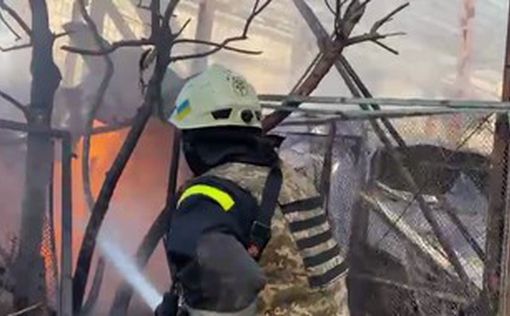 Обстрел Киева: загорелись два здания и грузовик