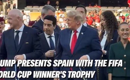 Дональд Трамп вручил награды чемпионов мира сборной Испании