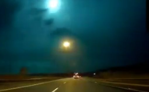 Видео: голубой метеорит над шоссе №6