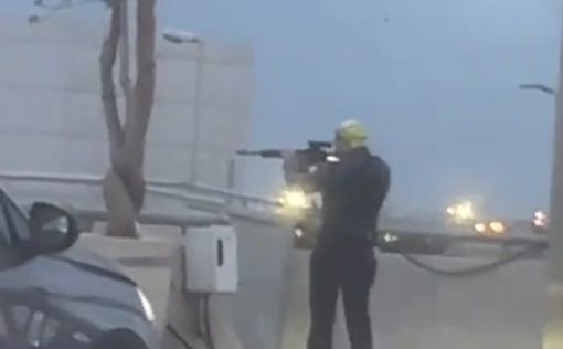 Прорыв авто через КПП на въезде в Израиль: видео