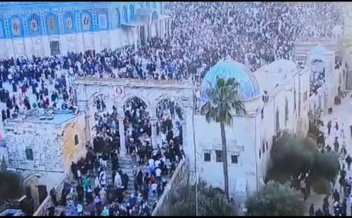 Десятки тысяч людей собираются в Аль-Аксе для празднования Курбан-байрам