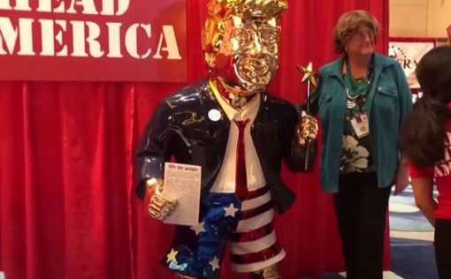 На слете консерваторов США установили золотую статую Трампа