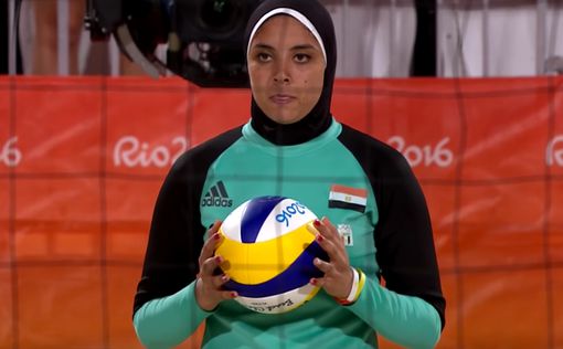 Египетская спортсменка сфотографировалась с флагом Израиля