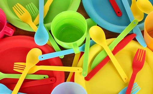 Во Франции запретили пластиковую одноразовую посуду