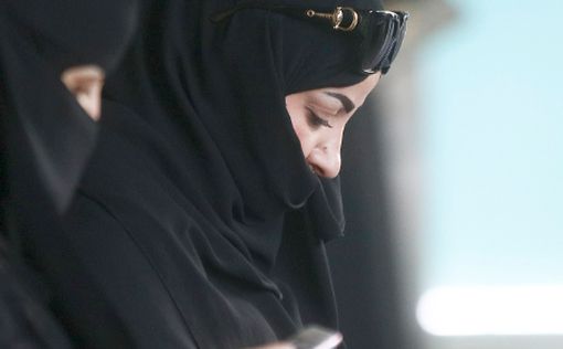 Женщины Саудовской Аравии узнают о разводе в смс