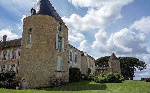 Французская сумасшедшая сожгла свой 300-летний замок