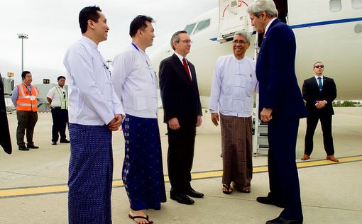 Керри совершил исторический визит в Мьянму