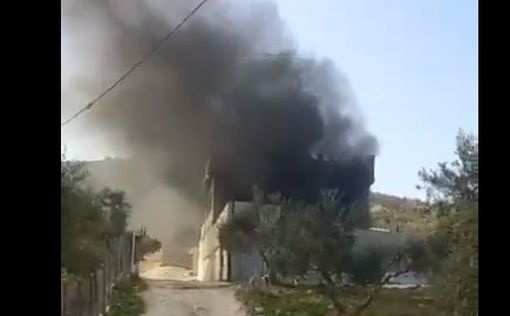 Поселенцы нападают на палестинцев и поджигают дома в отместку за теракт