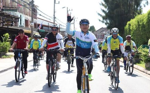 Король Таиланда возглавил велопробег в Бангкоке