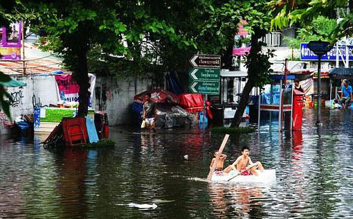 Сотни тысяч человек эвакуированы из-за наводнения на юге Китая