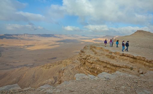 В Израиле открыта смотровая площадка на краю кратера Рамон