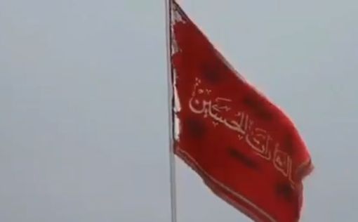 Над главной мечетью Ирана подняли флаг "мести"