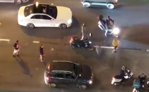 Драка на шоссе Аялон: мотоциклист "вырубил" водителя каской