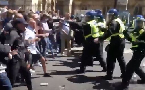 В Лондоне вспыхнули столкновения между правыми и полицией