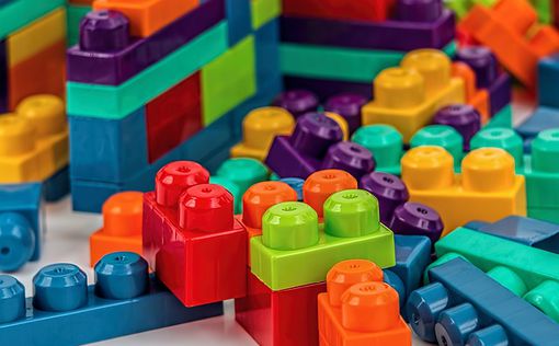 Lego не может отказаться от нефти при производстве деталей: причина