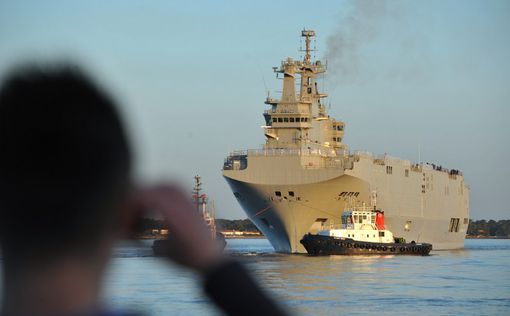 Франция проводит испытания супер-корабля для РФ