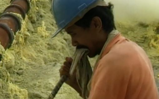 Обвал шахты в Индонезии: есть погибшие