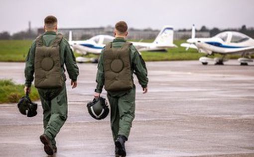 Украинские пилоты закончили базовую программу обучения на F-16 в Британии
