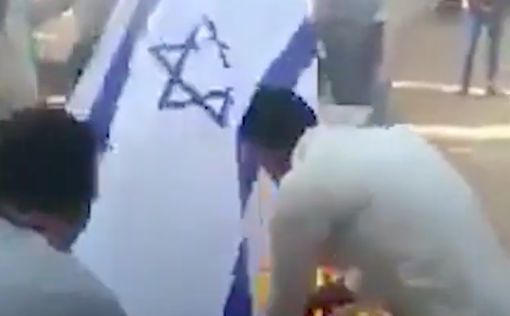 В Судане сожгли израильский флаг из-за мирного соглашения