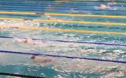 В Париже пловец Денис Локтев вышел в полуфинал на дистанции 200 м вольным стилем