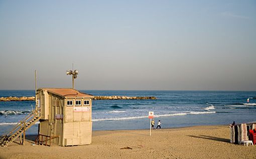 Тель-Авив и Бат-Ям: купание запрещено | Фото: AFP