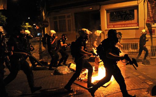 В Турции разогнали протестующих