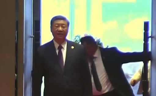 Видео: помощника Си Цзиньпина скрутили на саммите БРИКС