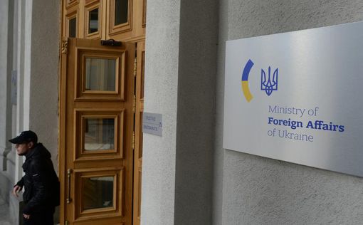 Украинские консульства приостановили выдачу виз