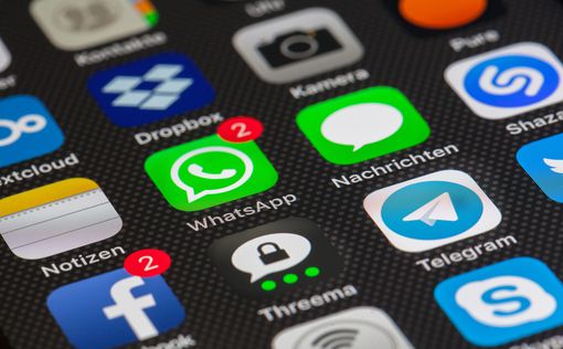 Новые правила WhatsApp: Facebook заполучит личные данные