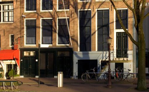 Мэр Амстердама охраняет еврейские здания