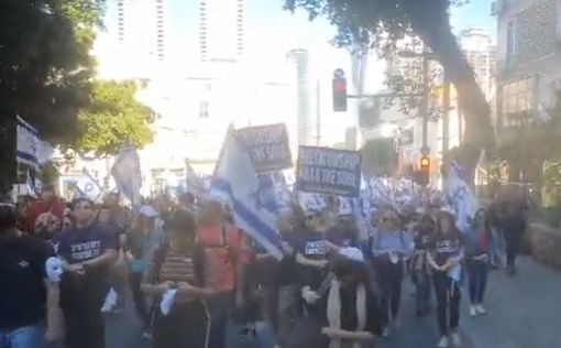 Тысячи человек продолжают протесты в Тель-Авиве