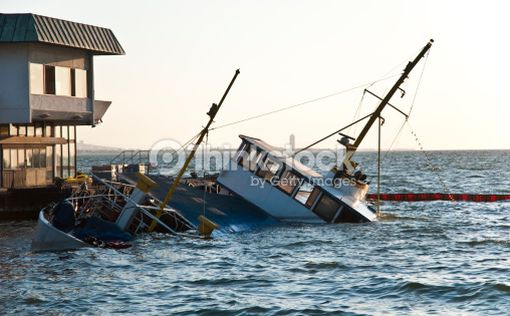 Индонезия: затонуло судно с иностранными туристами