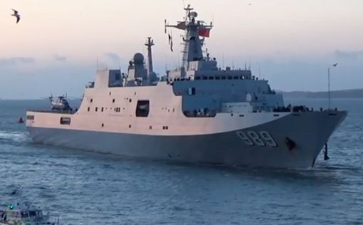 Китай спустил на воду большой десантный корабль