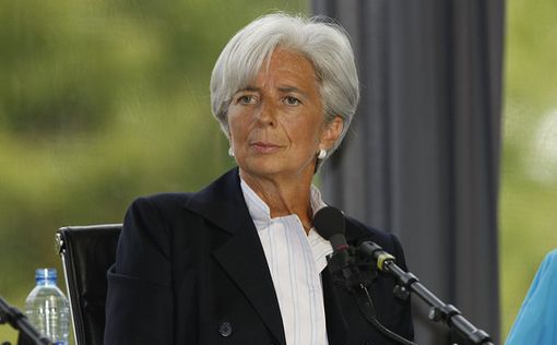 Главу МВФ Кристин Лагард судят