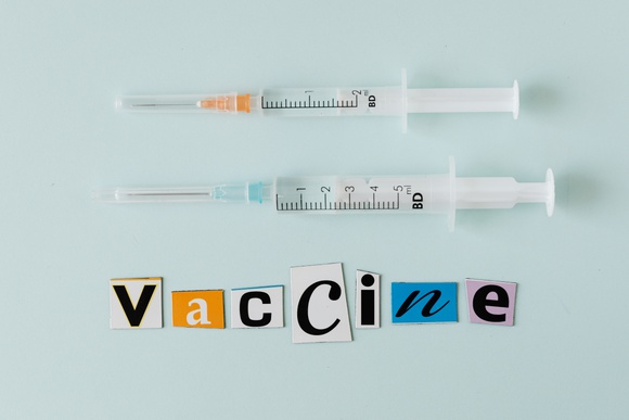 В Австралии стартовали испытания трансдермальной вакцины против COVID