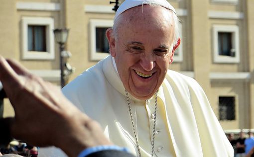 Папа Римский призвал священников снизить зарплату