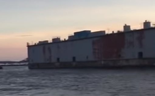На палубу авианосца "Адмирал Кузнецов" упал башенный кран