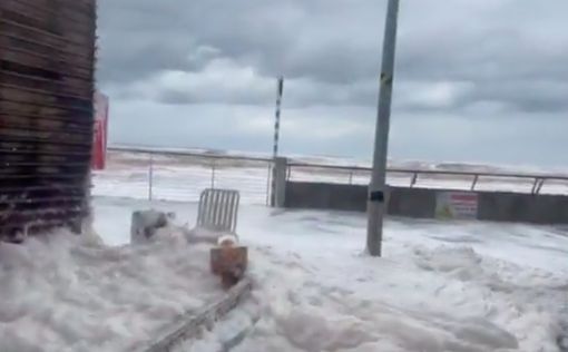 Зимний шторм "Барбара" накрыл порт Тель-Авива белой морской пеной