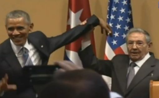 Рауль Кастро не дал Бараку Обаме приобнять себя
