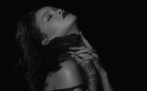 Rihanna снялась в новом клипе почти голой