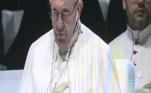 Папа Римский заболел после встречи с прихожанами в масках