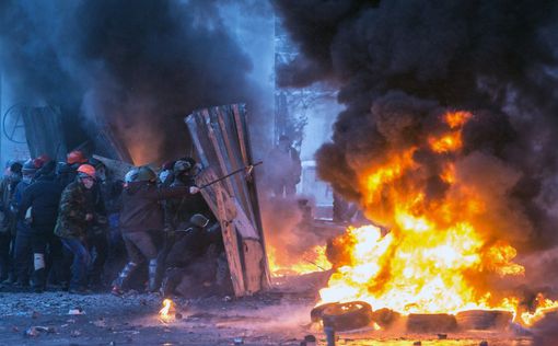 Киев во власти огня и черного дыма