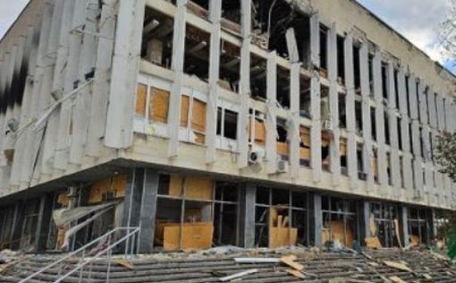 В Херсоне россияне разбомбили областную библиотеку: фото обстрела